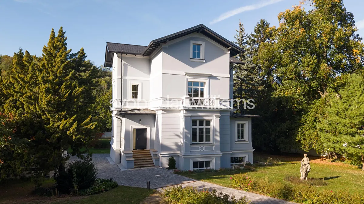 Prodej rodinného domu 398 m², pozemek 3670 m²