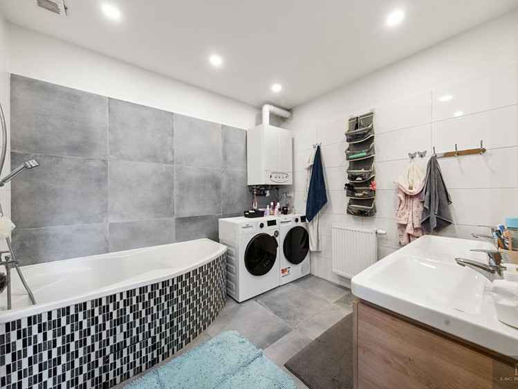 Комерційне приміщення на продаж, 630 м² (23 з 39)