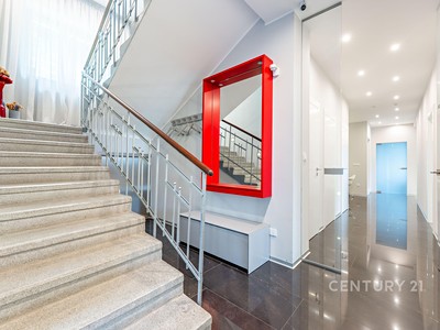 Pronájem komerčního prostoru, 115 m² (2 z 34)