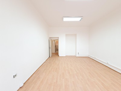 Комерційне приміщення в оренду, 70 м² (2 з 10)