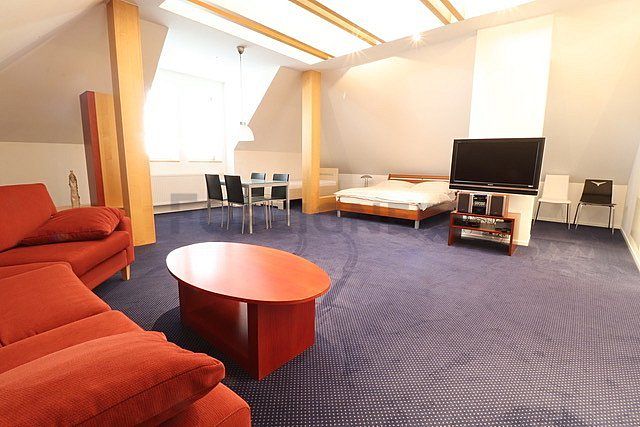 Pronájem bytu 2+1 98 m², Hradec Králové – fotka 1 z 3