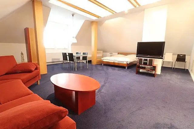 Pronájem bytu 2+1 98 m², Hradec Králové – náhled fotky 1
