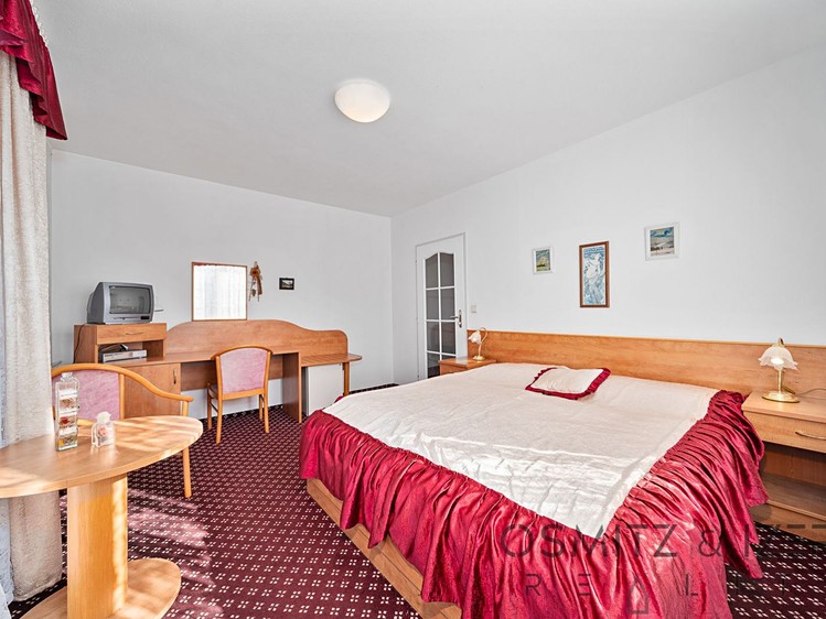 Prodej komerčního prostoru, 890 m² (10 z 38)