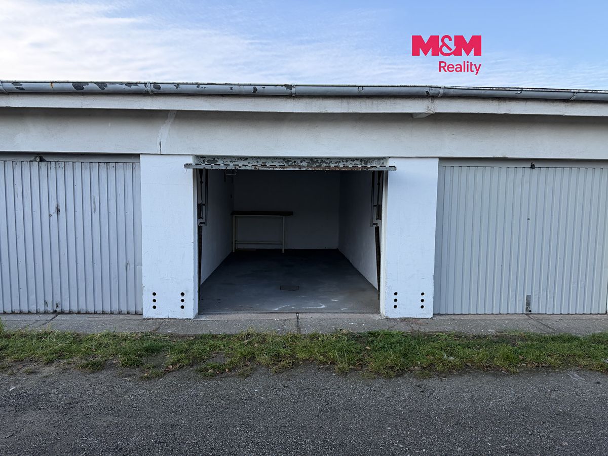 Pronájem garáže 17 m², Hradec Králové – fotka 1 z 3