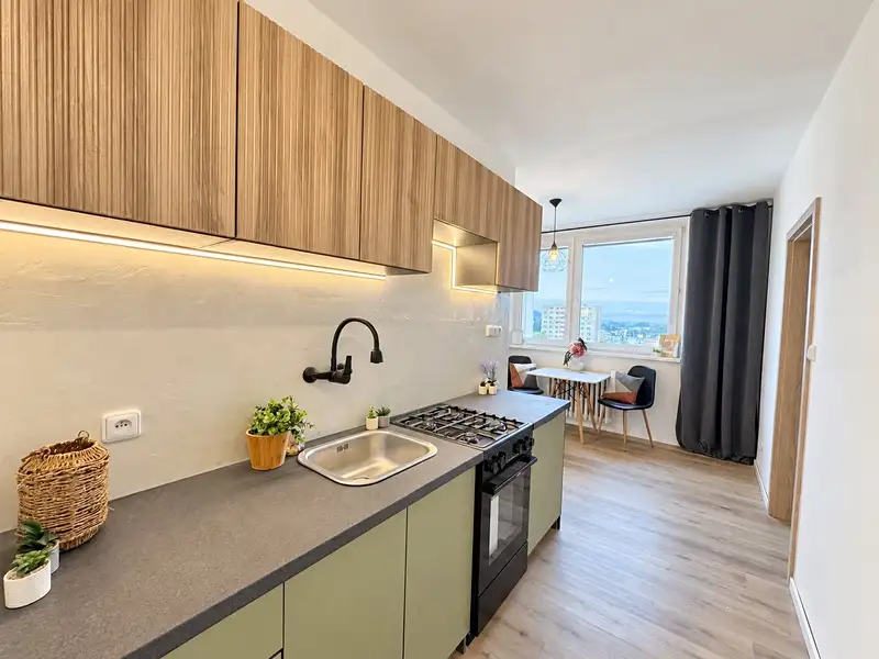 Prodej bytu 3+1 65 m², Zlín – náhled fotky 1