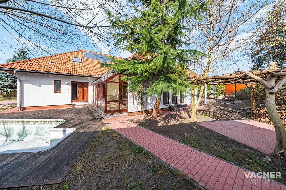 Prodej rodinného domu 368 m², pozemek 960 m²