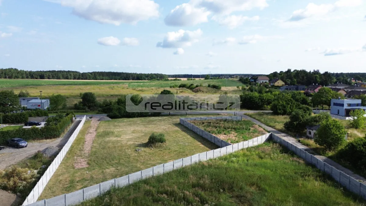 Prodej komerčního pozemku 2500 m²