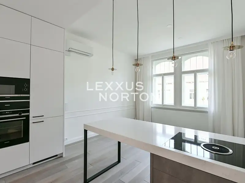 Pronájem bytu 2+kk 56 m², Praha – náhled fotky 1