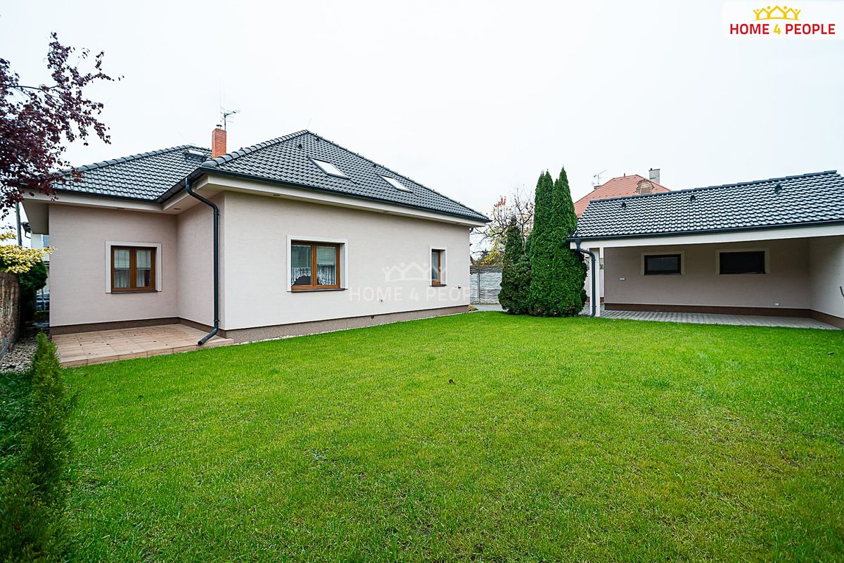Pronájem rodinného domu 145 m², pozemek 526 m², Praha – fotka 1 z 3