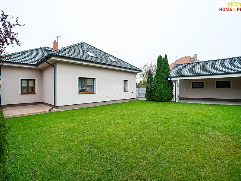 Pronájem rodinného domu 145 m², pozemek 526 m², Praha – náhled fotky 1