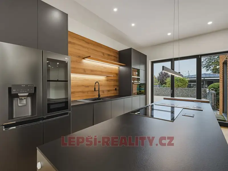 Prodej rodinného domu 174 m², pozemek 932 m², Svémyslice – náhled fotky 3