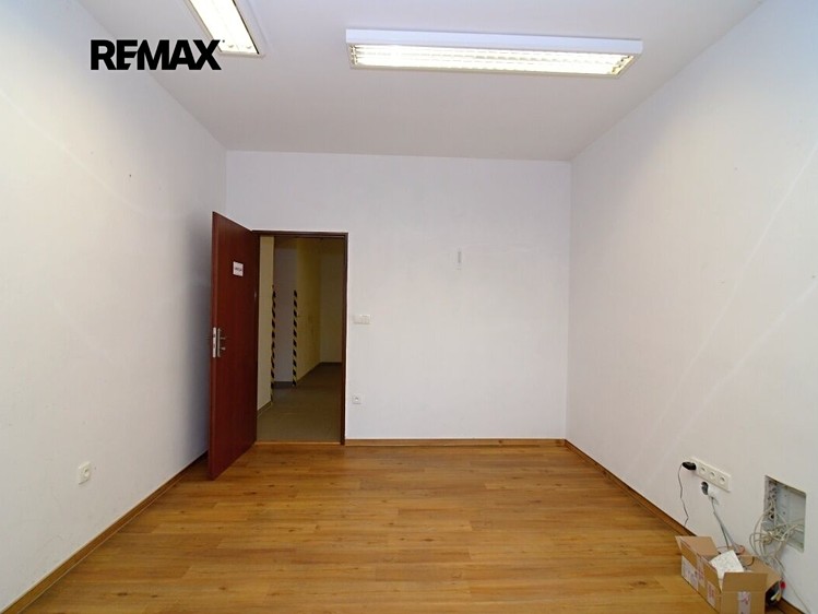 Комерційне приміщення в оренду, 238 м² (10 з 24)