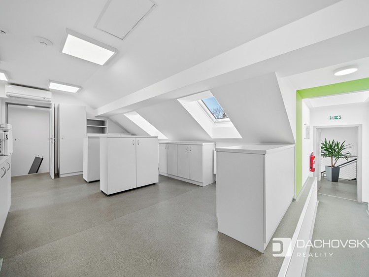 Комерційне приміщення на продаж, 374 м² (39 з 52)