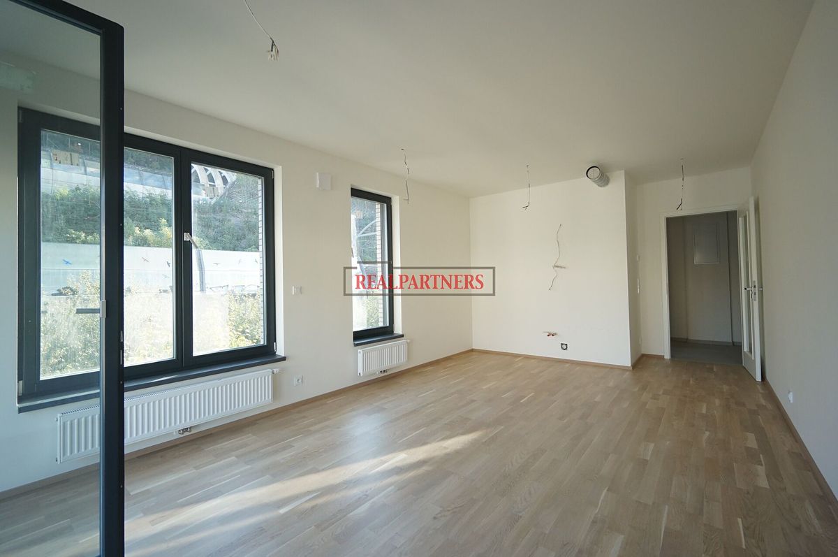 Prodej bytu 1+kk 37 m², Praha – fotka 1 z 3