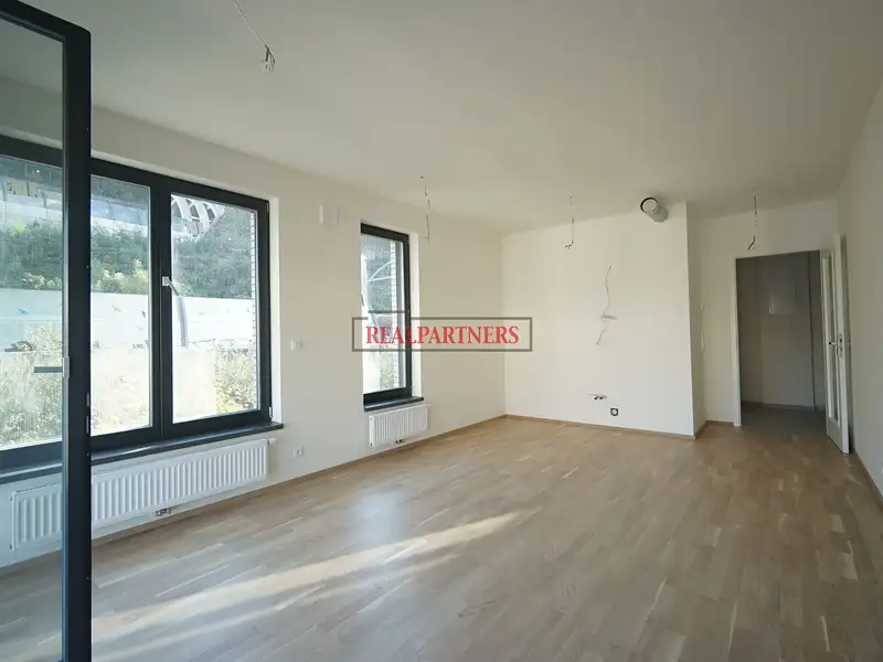 Prodej bytu 1+kk 37 m², Praha – náhled fotky 1