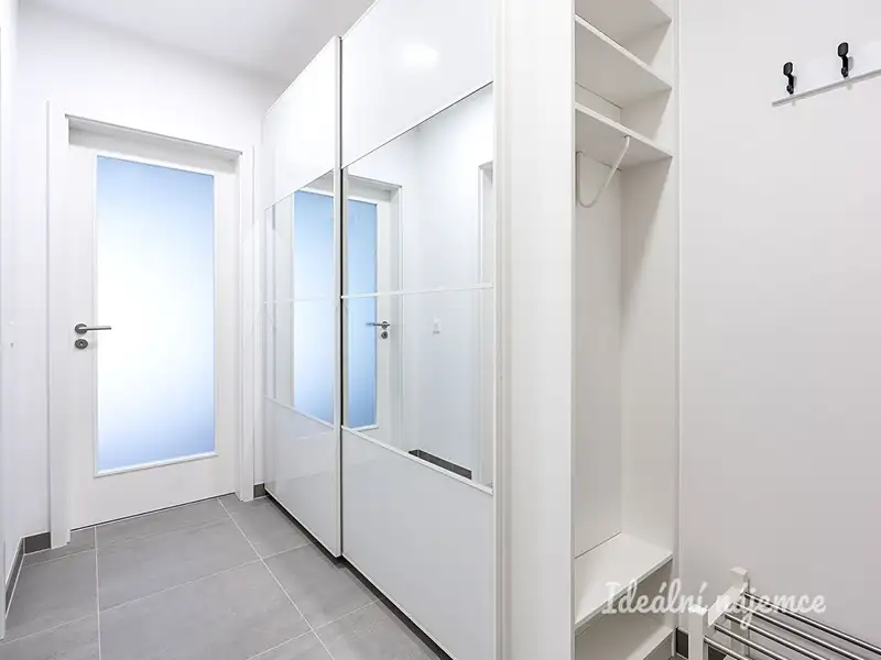 Pronájem bytu 2+kk 50 m², Praha – náhled fotky 3