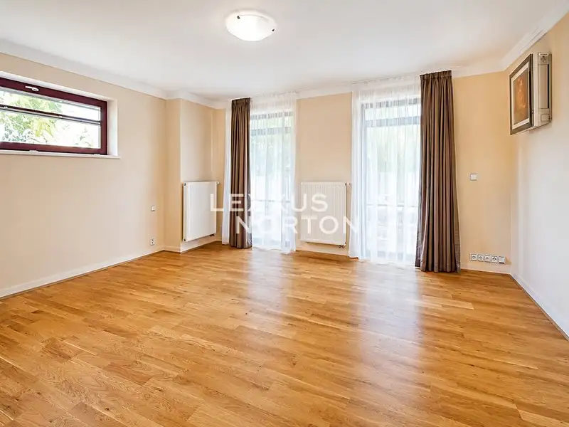 Pronájem rodinného domu 350 m², pozemek 800 m², Praha – náhled fotky 3