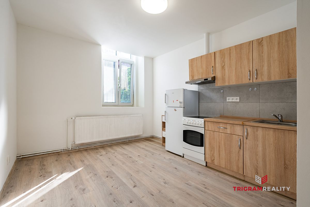Pronájem bytu 1+kk 18 m², Hradec Králové – fotka 1 z 3