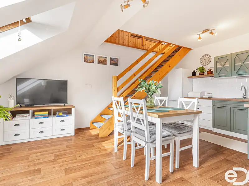 Prodej bytu 2+kk 56 m², Neveklov – náhled fotky 1