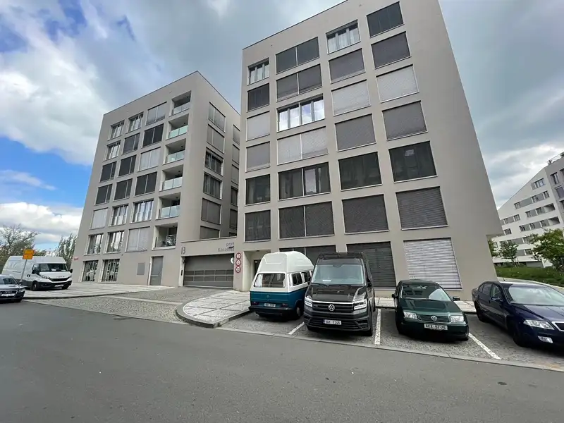 Pronájem garážového stání 13 m², Praha – náhled fotky 3