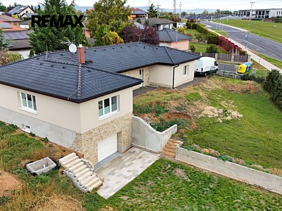 Будинок на продаж, 210 м² (2 з 32)