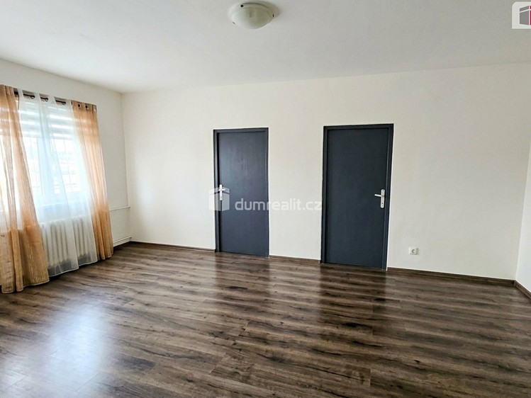 Pronájem bytu 3+1, 61 m² (2 z 9)