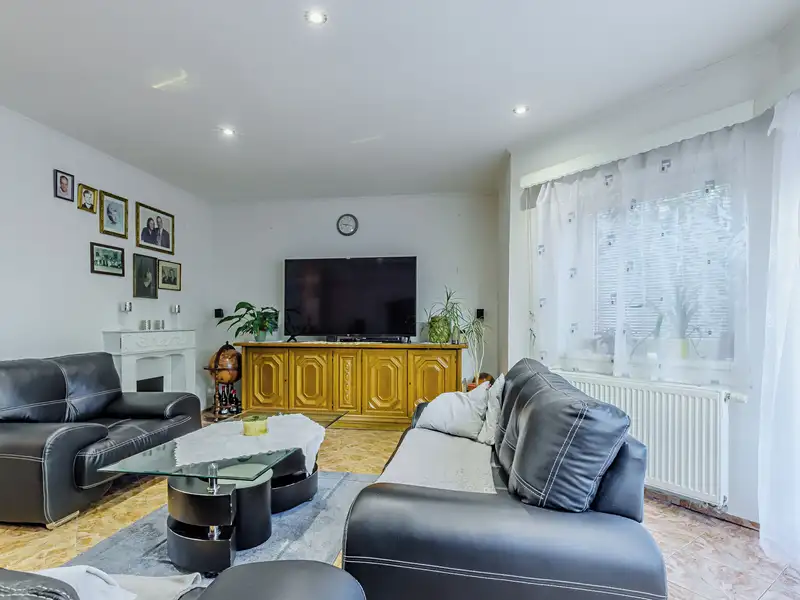 Prodej rodinného domu 140 m², pozemek 284 m², Kladno – náhled fotky 3