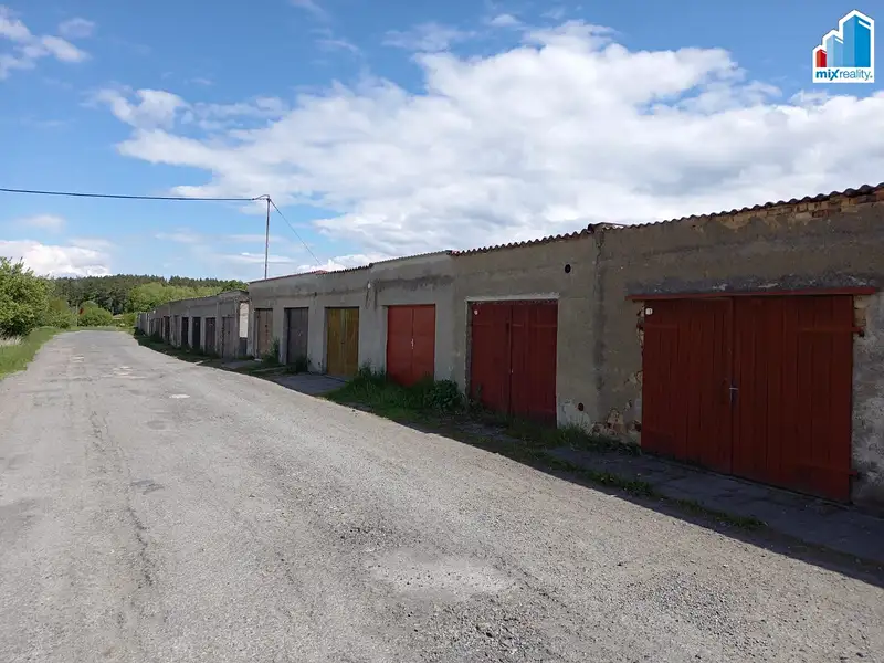 Pronájem garáže 22 m², Líně – náhled fotky 1