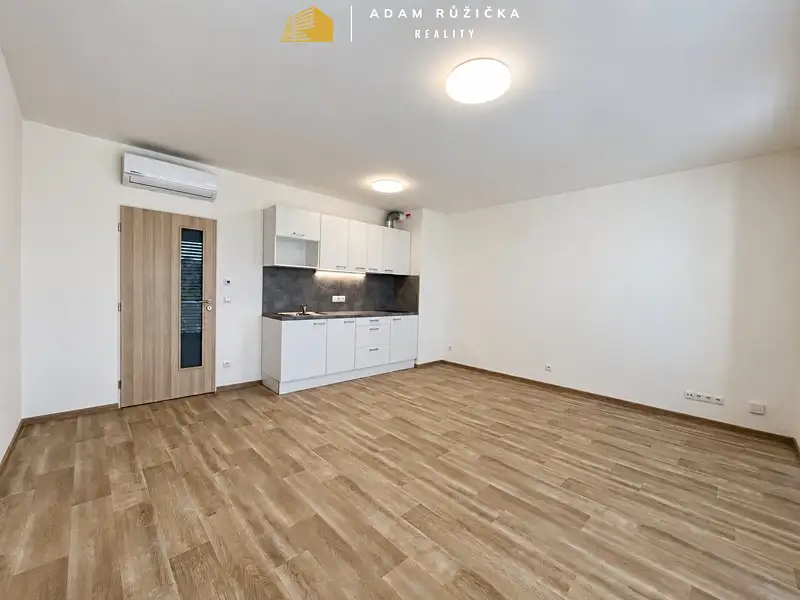 Pronájem bytu 1+kk 37 m², Pardubice – náhled fotky 2
