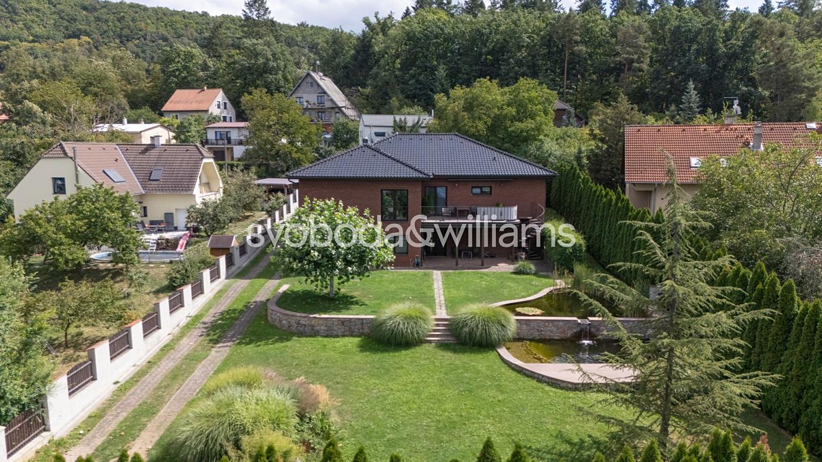 Prodej rodinného domu 327 m², pozemek 1540 m², Všenory – fotka 1 z 3