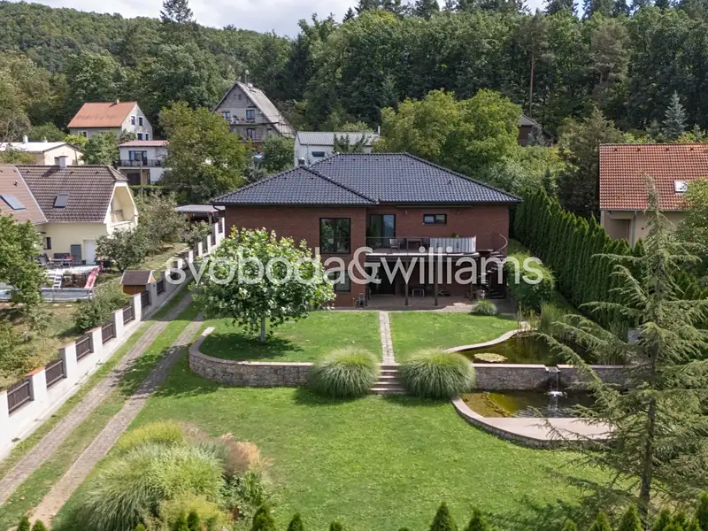 Prodej rodinného domu 327 m², pozemek 1540 m², Všenory – náhled fotky 1