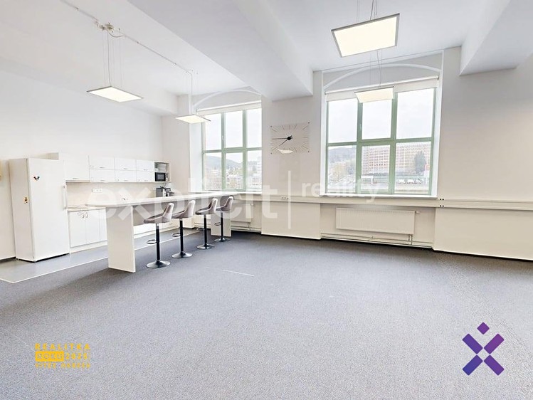 Комерційне приміщення в оренду, 421 м² (1 з 33)