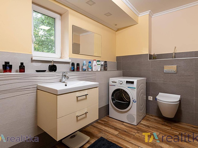 Prodej domu, 300 m² (24 z 41)