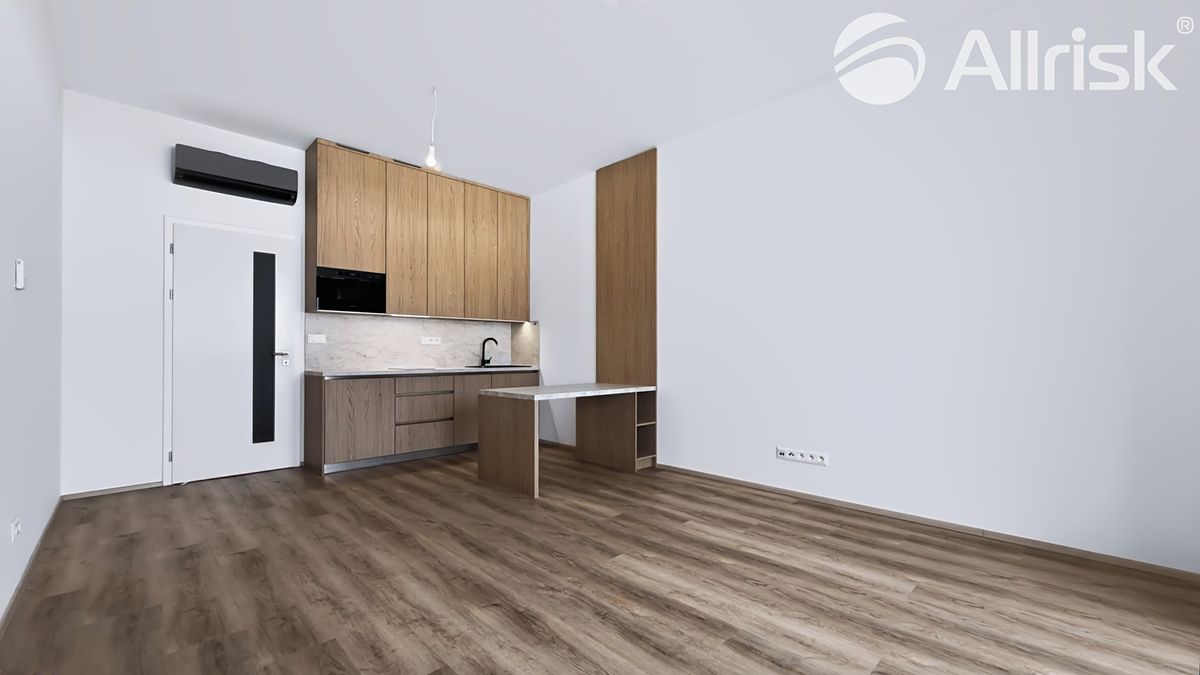 Pronájem bytu 1+kk 33 m²