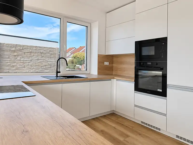 Pronájem rodinného domu 142 m², pozemek 468 m², Pardubice – náhled fotky 2