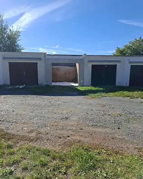 Prodej garáže 22 m², Jesenice – náhled fotky 1
