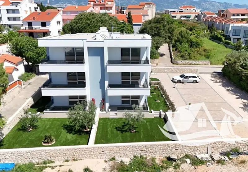 Prodej bytu 3+kk 82 m², Novalja – náhled fotky 1