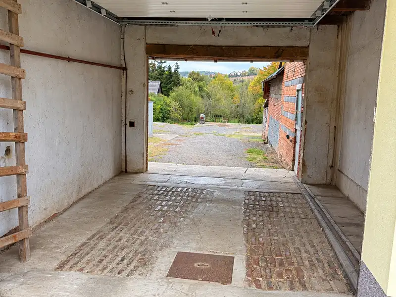 Prodej rodinného domu 623 m², pozemek 2300 m², Podolí – náhled fotky 2