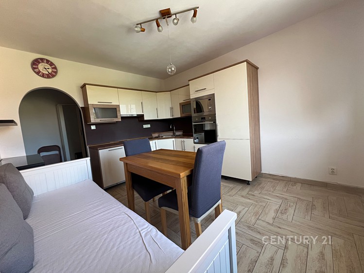 Pronájem bytu 2+kk, 41 m² (3 z 12)