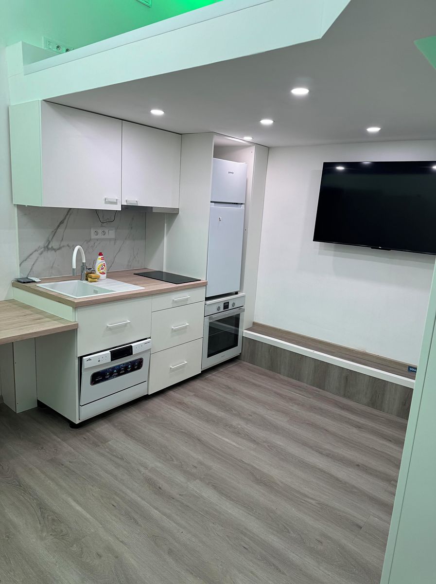 Pronájem bytu 1+kk 32 m², Praha – fotka 1 z 3