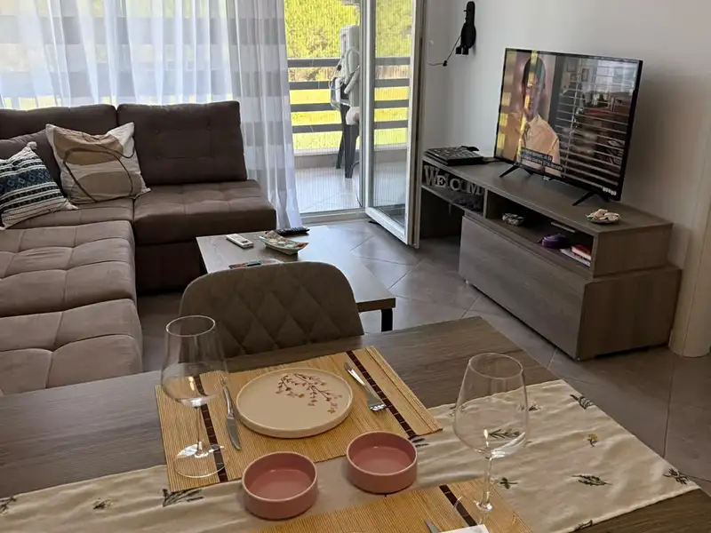 Prodej bytu 2+kk 47 m², Manëz – náhled fotky 2