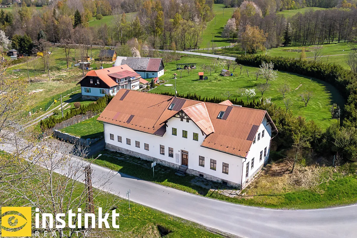 Prodej rodinného domu 1200 m², pozemek 1295 m²