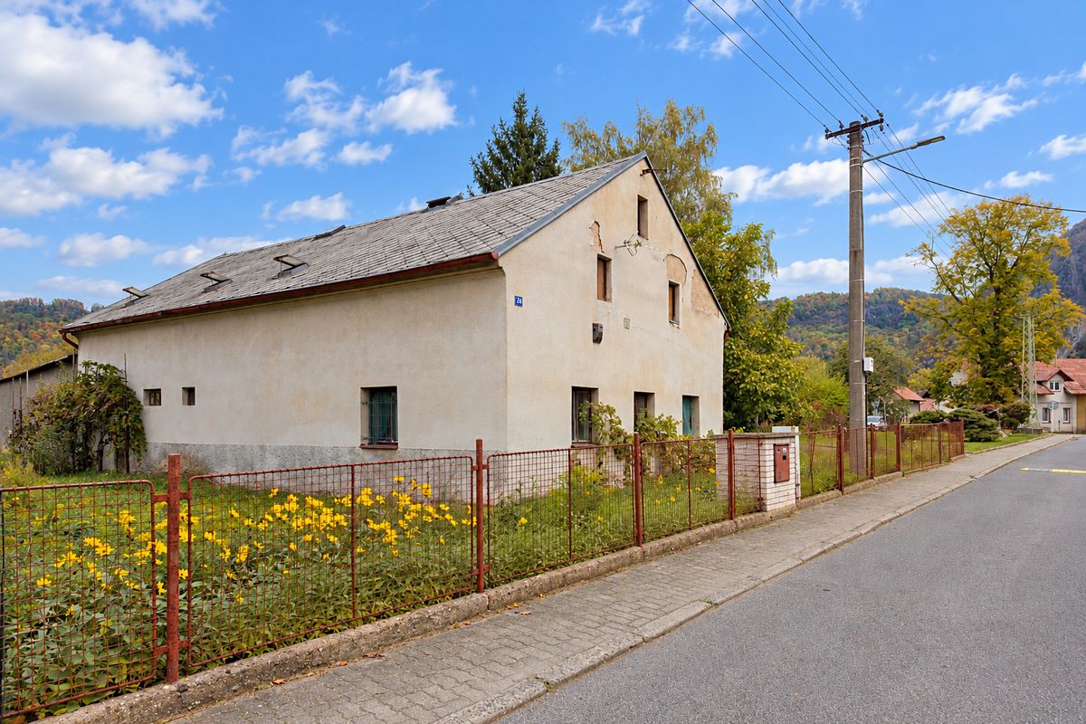 Prodej rodinného domu 388 m², pozemek 1500 m², Velké Březno – fotka 1 z 3