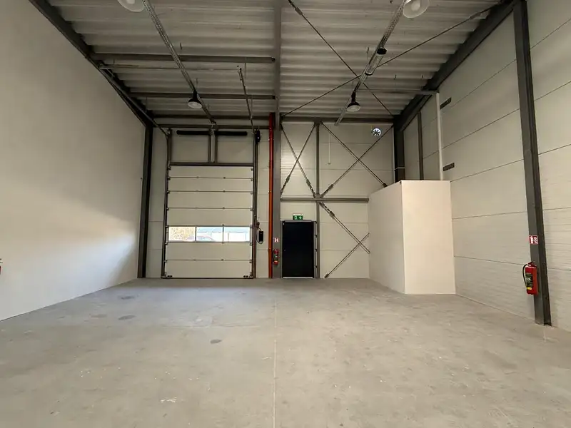 Pronájem skladového prostoru 193 m², Býkev – náhled fotky 2