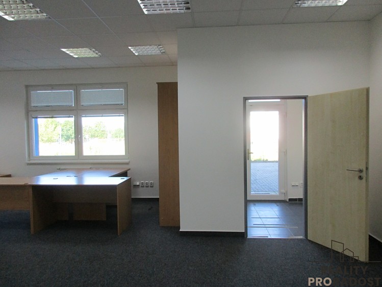 Pronájem komerčního prostoru, 105 m² (4 z 17)