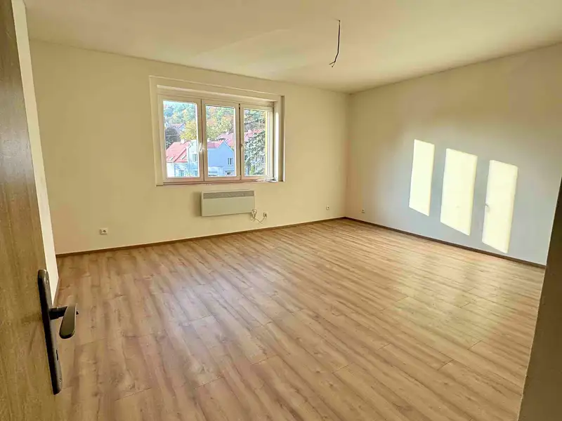 Pronájem bytu 1+kk 35 m², Kralupy nad Vltavou – náhled fotky 2