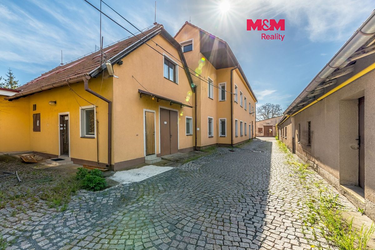 Prodej výrobní haly, prostoru 1350 m², Kostelec nad Labem – fotka 1 z 3