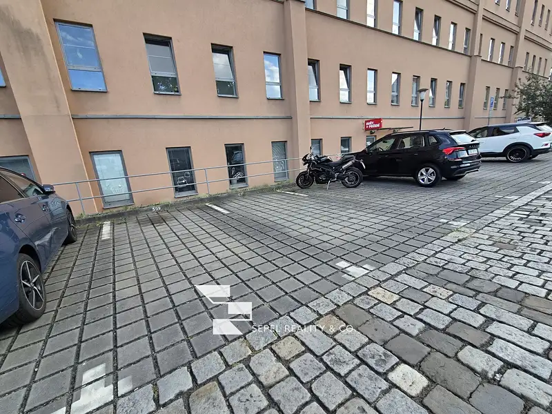 Pronájem garážového stání 12 m², Brno – náhled fotky 1
