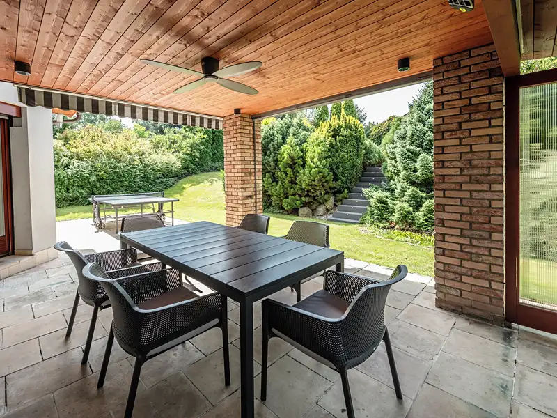 Pronájem rodinného domu 209 m², pozemek 797 m², Lány – náhled fotky 2