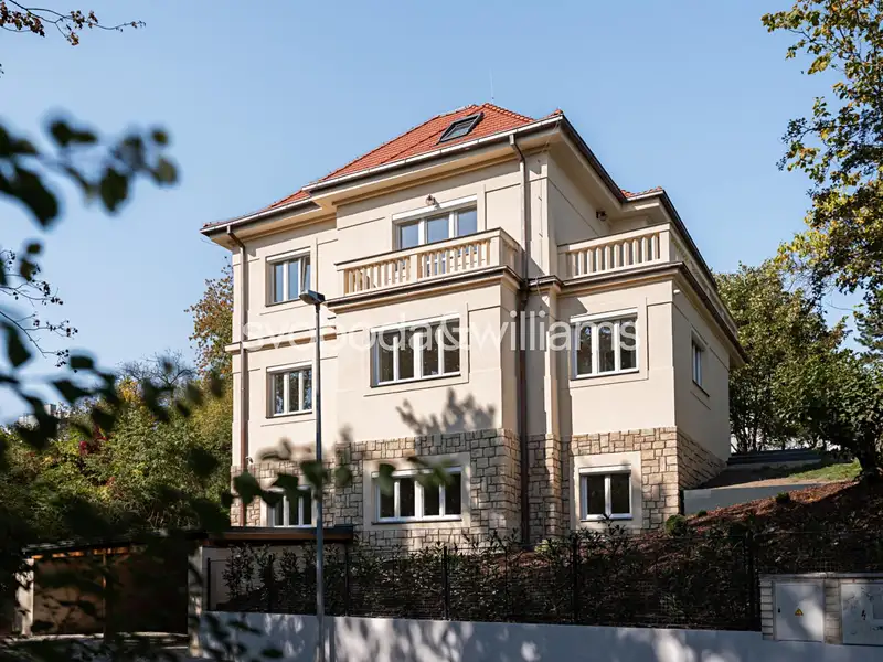 Prodej rodinného domu 398 m², pozemek 927 m², Praha – náhled fotky 1